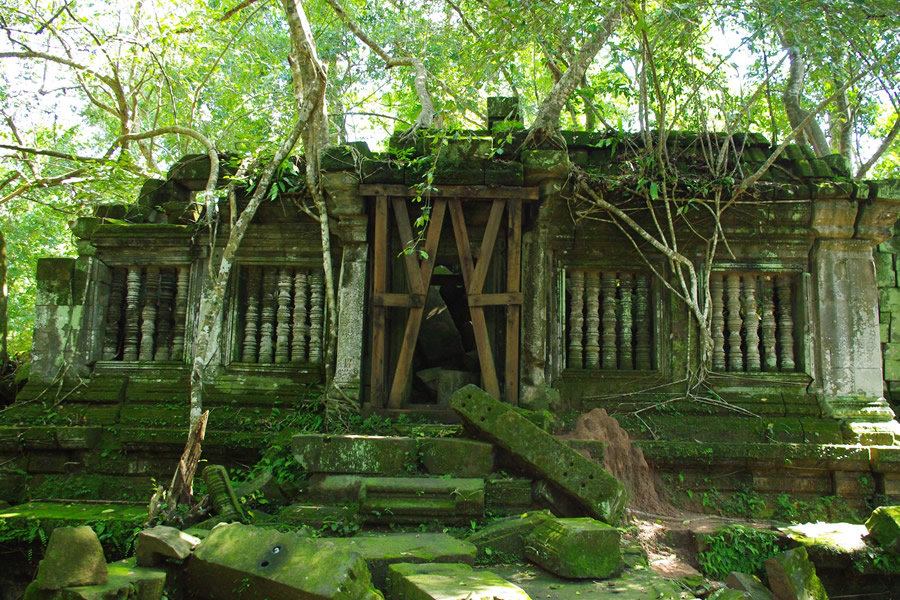 密林に佇む巨大寺院ベンメリア