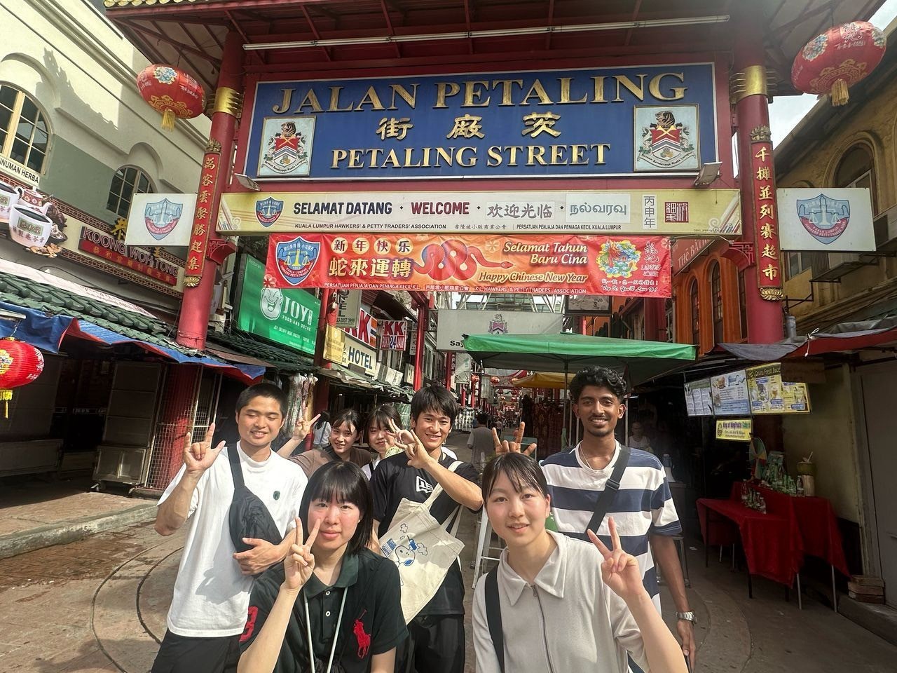 現地学生と街歩き